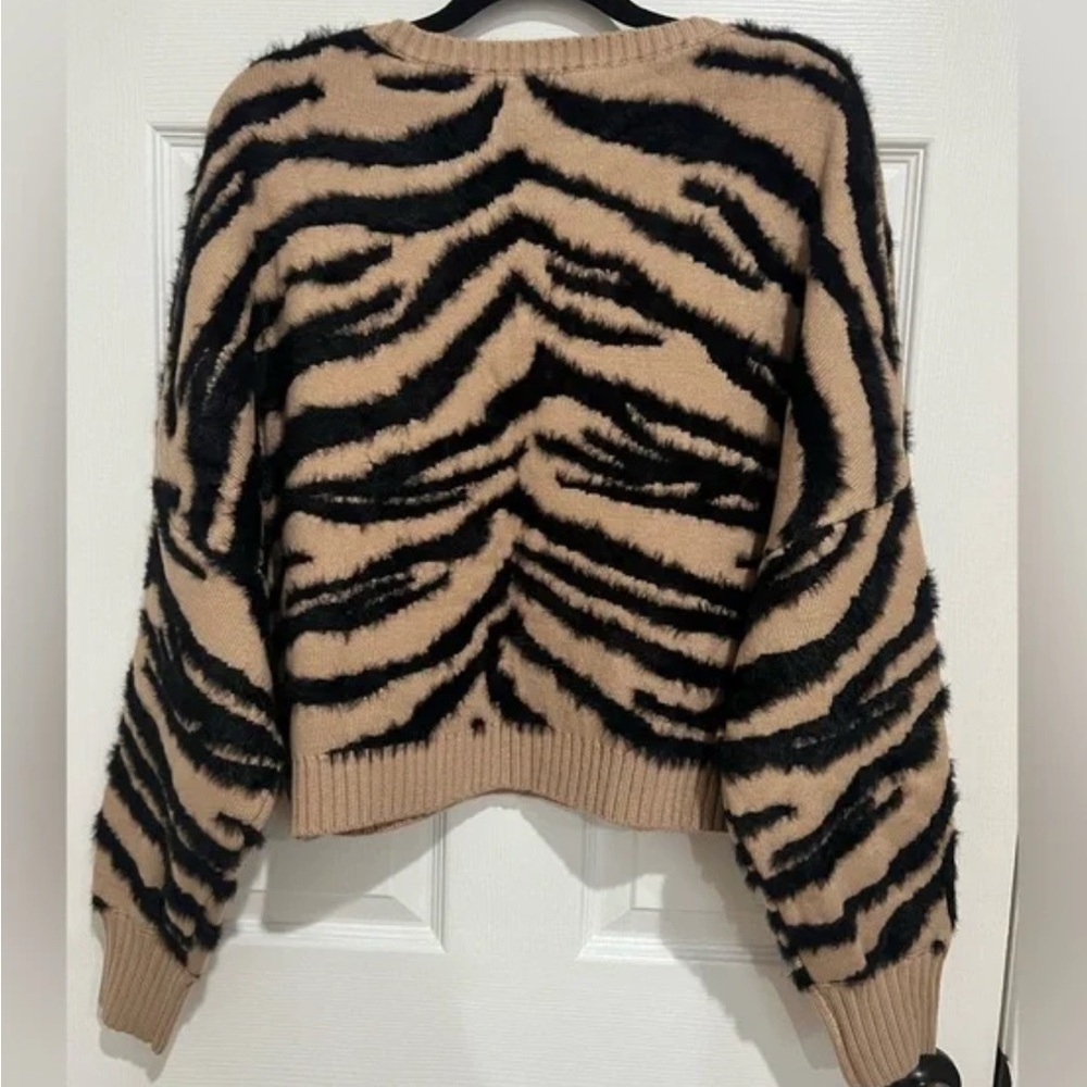 🍂✨ Fashion‎ Nova Zebra Print Fuzzy Cropped Cozy Sweater Size M ✨ 🍂 - Picture 4 of 5